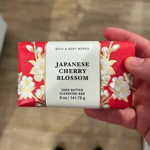 Bath & Body Works Japanese Cherry Blossom Cleansing Bar - Red and White Floral